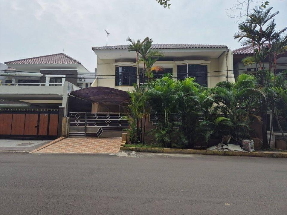 Rumah Dengan Kolam Renang Cantik di Kalimalang Jakarta Timur