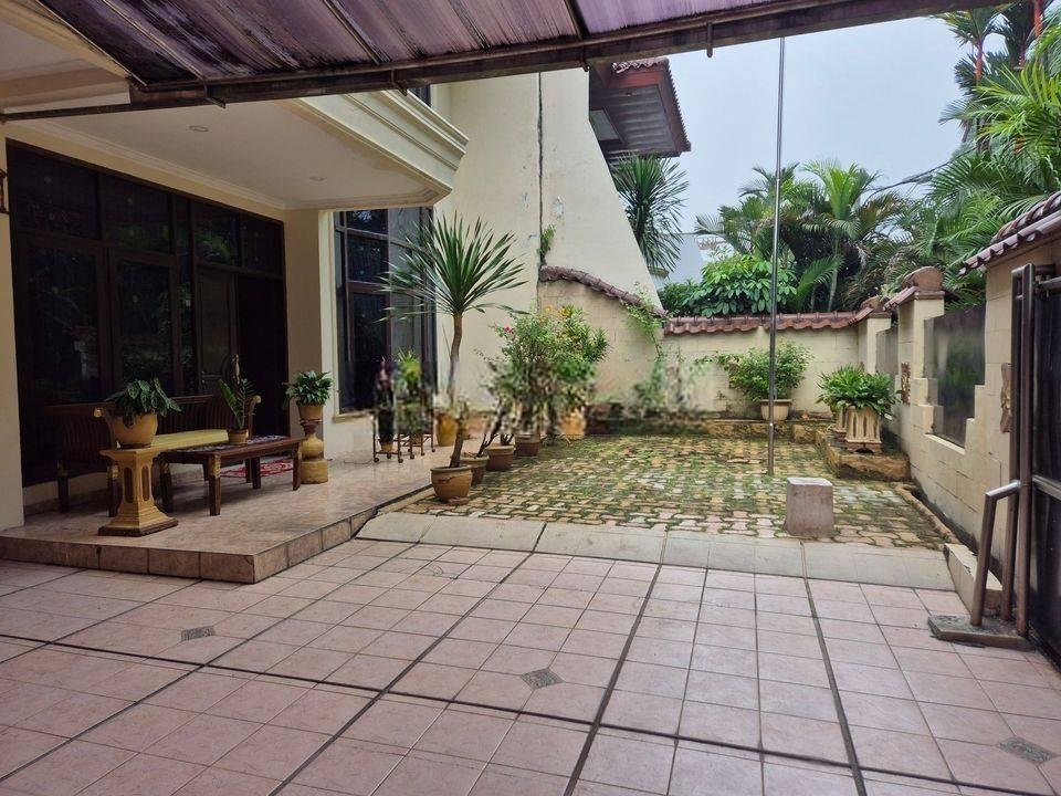 Rumah Dengan Kolam Renang Cantik di Kalimalang Jakarta Timur