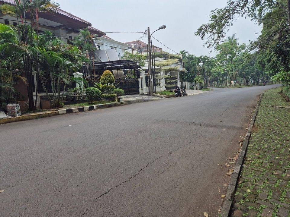 Rumah Dengan Kolam Renang Cantik di Kalimalang Jakarta Timur