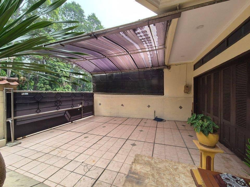 Rumah Dengan Kolam Renang Cantik di Kalimalang Jakarta Timur