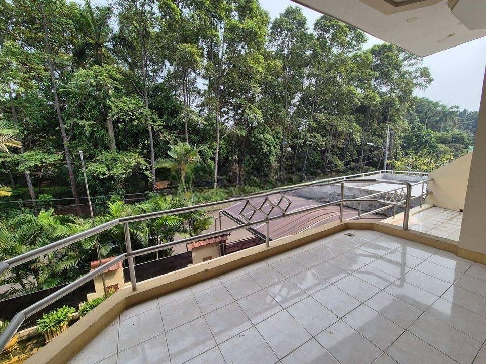 Rumah Dengan Kolam Renang Cantik di Kalimalang Jakarta Timur