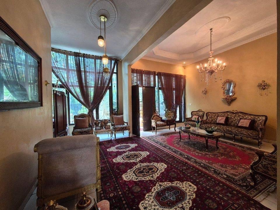 Rumah Dengan Kolam Renang Cantik di Kalimalang Jakarta Timur