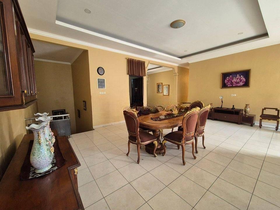 Rumah Dengan Kolam Renang Cantik di Kalimalang Jakarta Timur