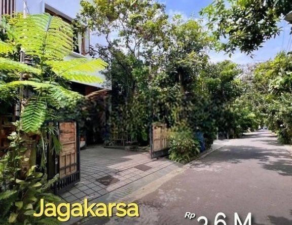 Rumah bagus Asri nyaman 2.5 lantai dalam komplek besar