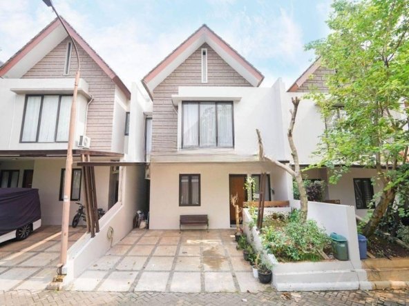 Rumah Baru Renov SHM di JakSel dekat Mall dan Sekolah Semi Furnished Bisa Nego J9199