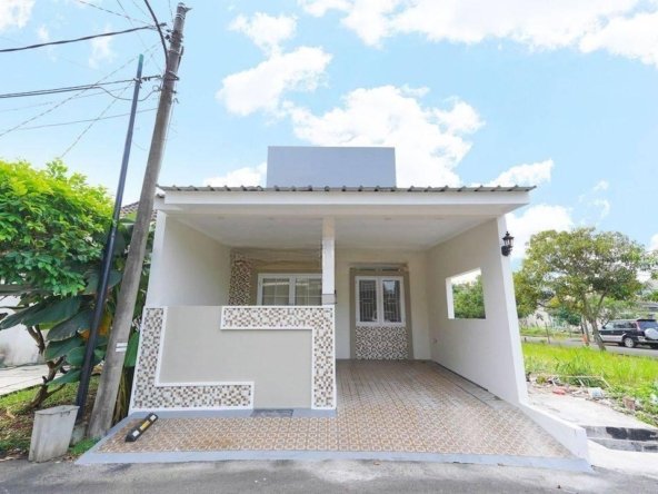 Rumah Semi Furnished dekat Mall dan Sekolah di Serpong Gratis Renov ⁠J15290