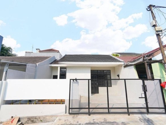 Rumah Carport Luas Baru Renov 15 menit ke The Breeze BSD City Dibantu KPR J16047