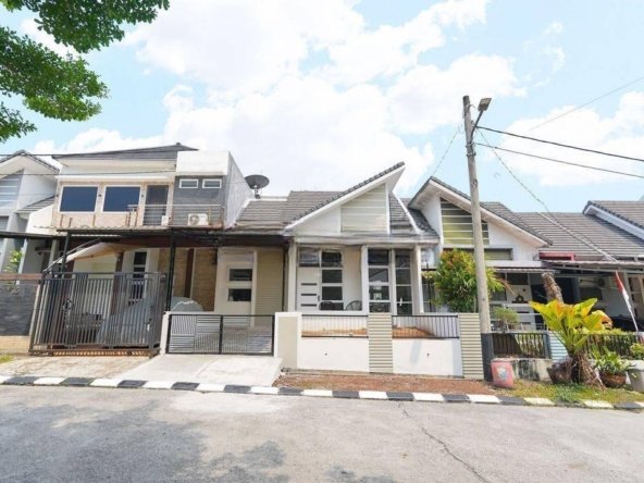 Rumah SHM Modern dekat Paradise Walk Serpong