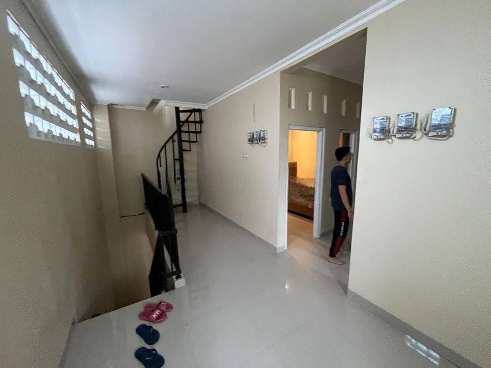 Rumah 3 Lt Luas Hadap Selatan Harga Nego dekat Stasiun dan Mall di Tangerang Siap KPR J21641