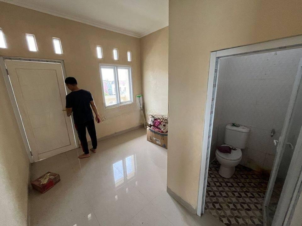 Rumah 3 Lt Luas Hadap Selatan Harga Nego dekat Stasiun dan Mall di Tangerang Siap KPR J21641