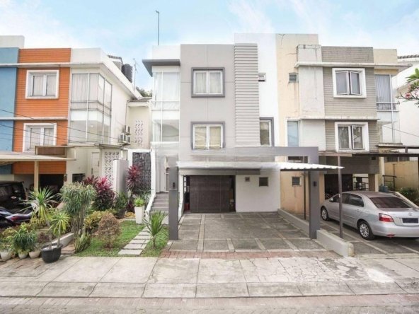 Rumah LT 136 Semi Furnished Harga Nego di Ciputat deat Mall dan Sekolah Gratis Renov J9781