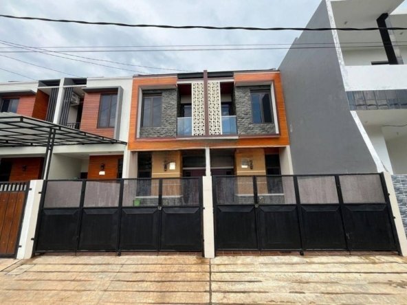 Rumah Gratis Renov 2 Lt dekat Mall dan FasKes di Ciputat