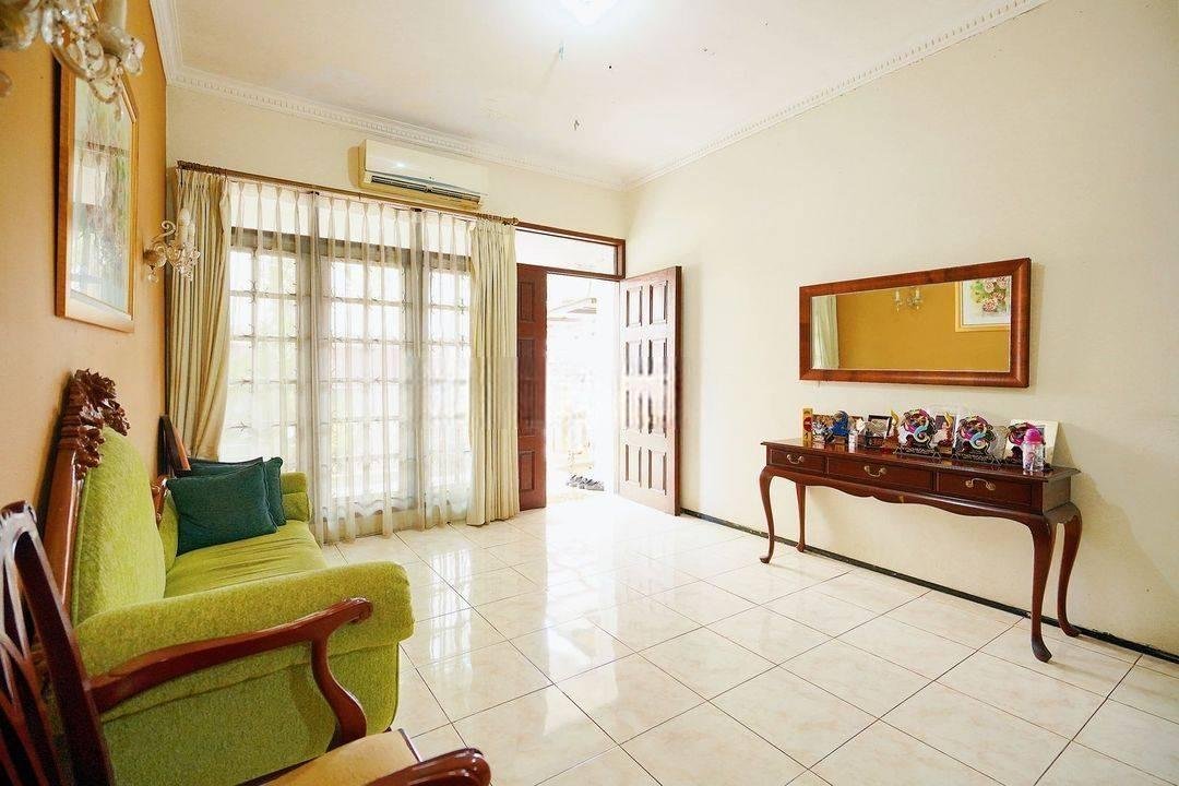 Rumah Seken Terawat LT 305 Harga Nego 15 menit ke Living Plaza Ciputat Siap KPR J17526