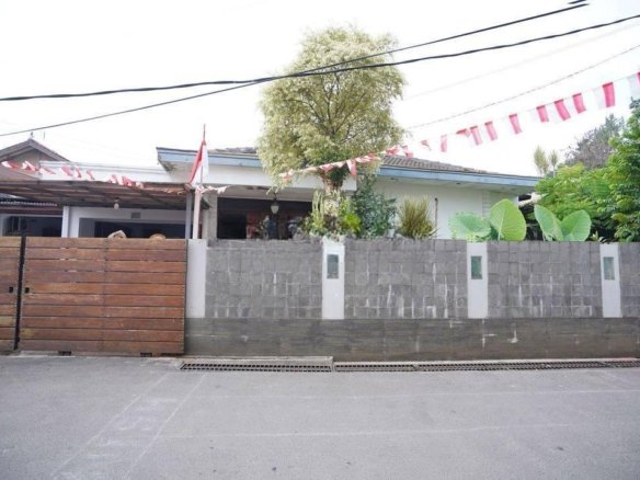 Rumah Seken Terawat LT 305 Harga Nego 15 menit ke Living Plaza Ciputat Siap KPR J17526