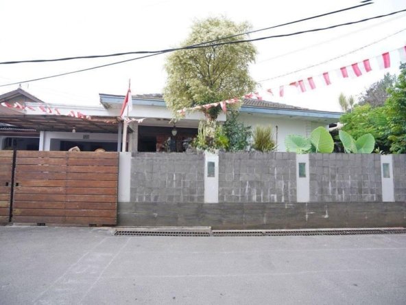 Rumah Seken Terawat LT 305 Harga Nego 15 menit ke Living Plaza Ciputat Siap KPR J17526