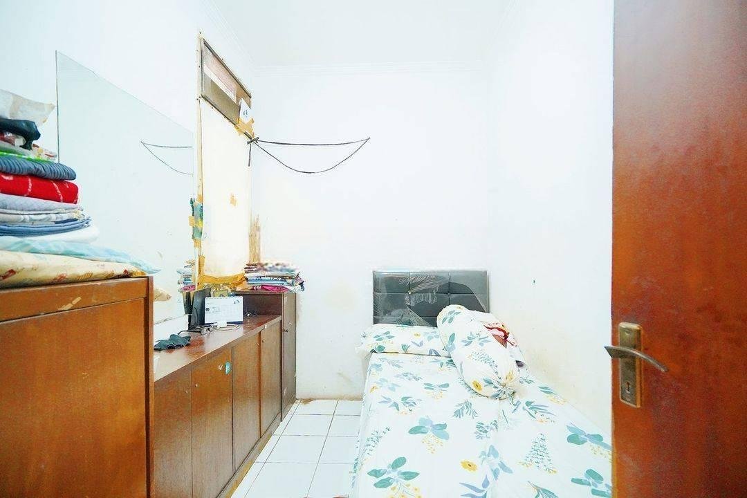 Rumah Seken Terawat LT 305 Harga Nego 15 menit ke Living Plaza Ciputat Siap KPR J17526