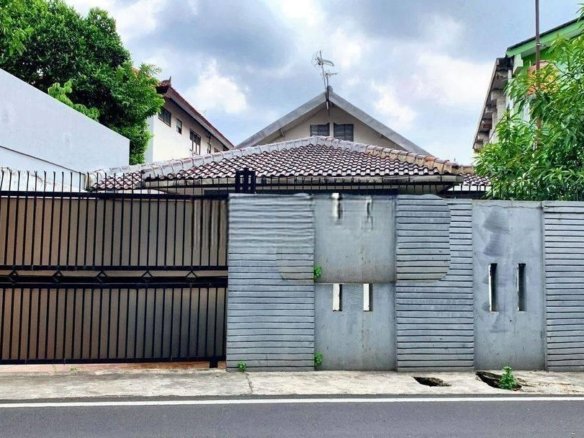 Rumah Luas 5 Kamar Tidur Hadap Timur dekat Mall AEON Tanjung Barat Siap KPR J21259