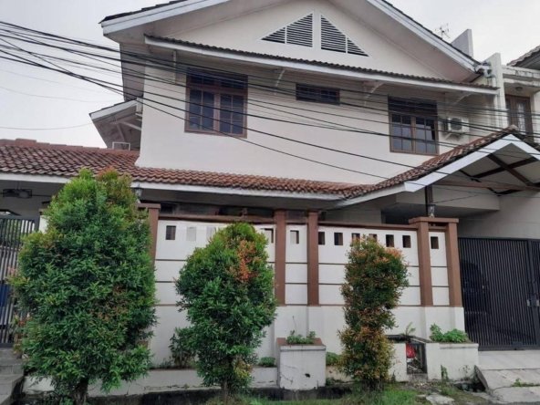 Rumah Luas SHM Di Jaksel dekat Sekolah dan FasKes Harga Nego Siap KPR J24009