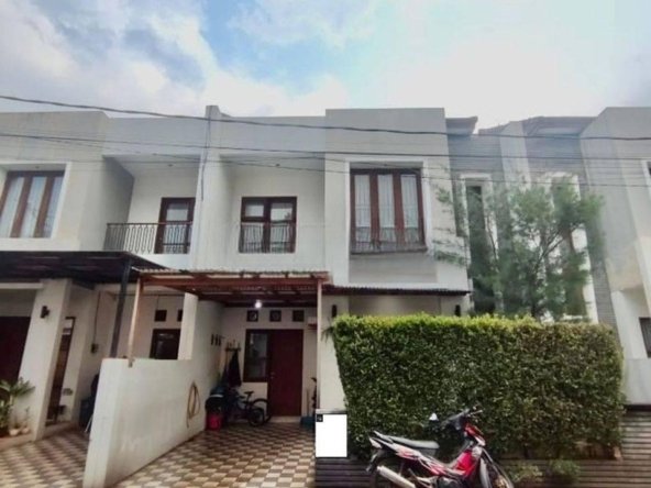 Rumah SHM 2 Lt Hadap Timur 10 Menit ke AEON Mall Tanjung Barat di JakSel Harga Nego J23759
