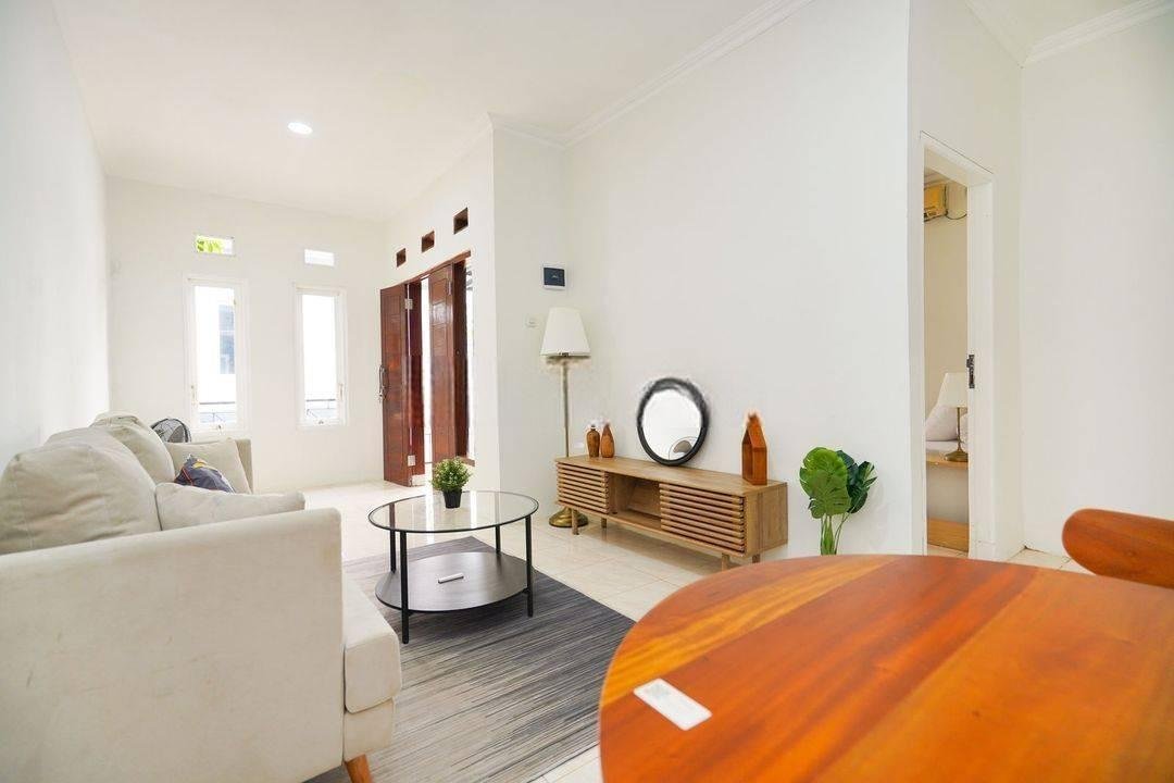 Rumah Hook Semi Furnished Dekat Sekolah dan Mall di Tangerang Harga Nego J18799