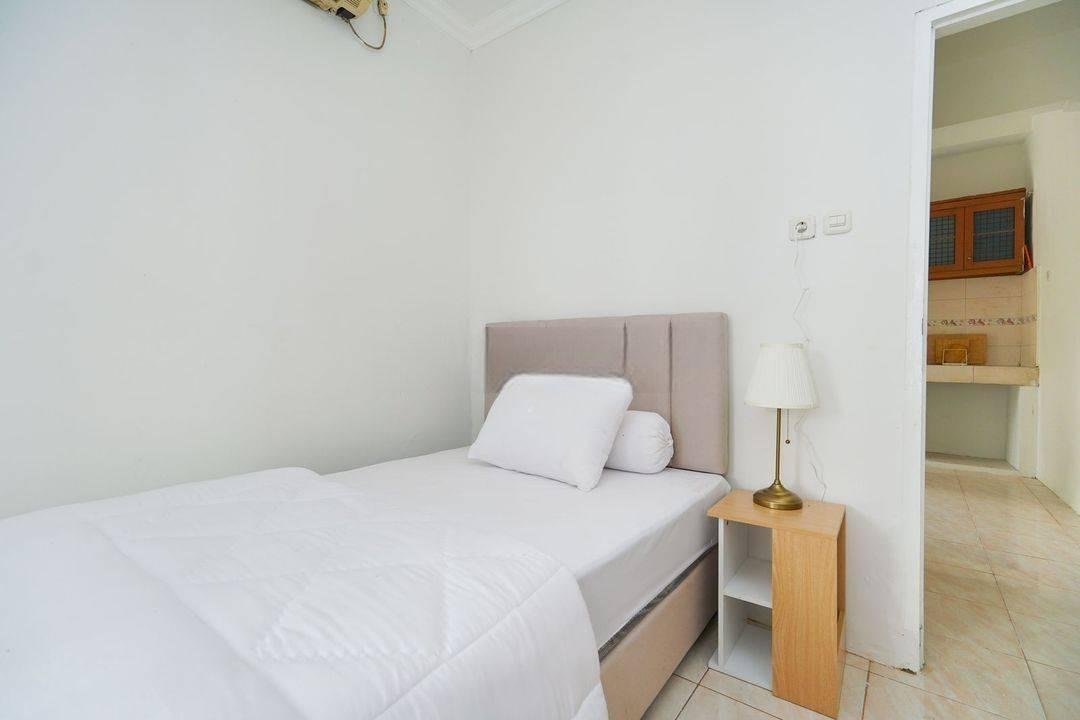 Rumah Hook Semi Furnished Dekat Sekolah dan Mall di Tangerang Harga Nego J18799