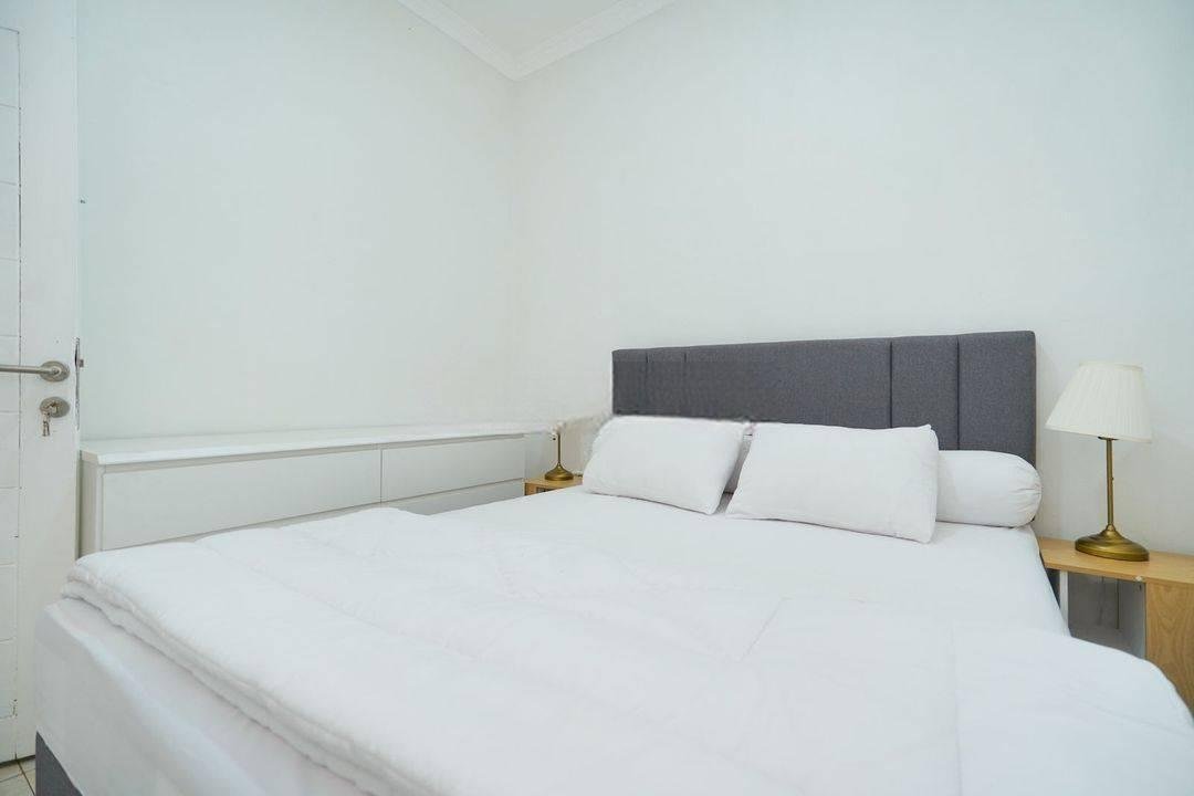 Rumah Hook Semi Furnished Dekat Sekolah dan Mall di Tangerang Harga Nego J18799