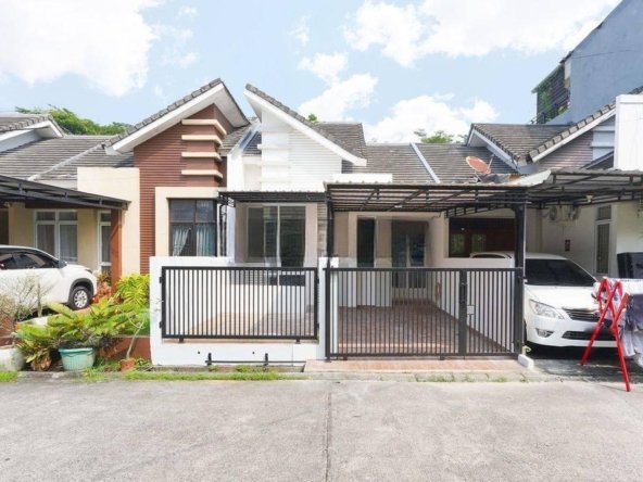 Rumah Modern Semi Furnished Baru Renov dekat Sekolah dan Mall di Tangsel J19718