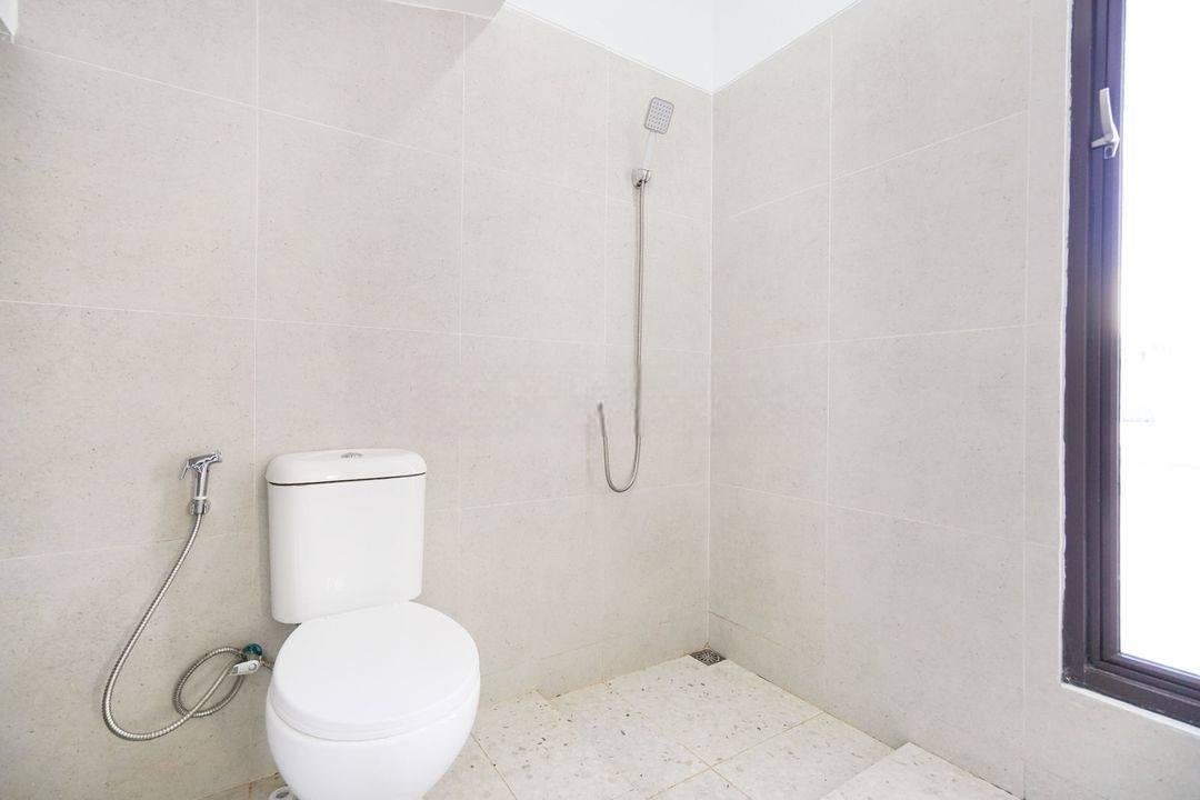 Rumah Mewah Semi Furnished Harga Nego dekat Pintu Tol di Tangsel Siap KPR J22662