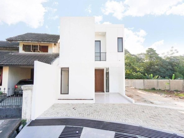 Rumah Mewah Semi Furnished Harga Nego dekat Pintu Tol di Tangsel Siap KPR J22662