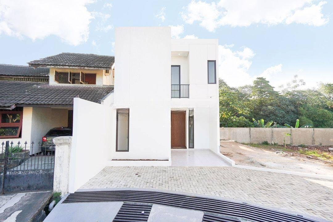 Rumah Mewah Semi Furnished Harga Nego dekat Pintu Tol di Tangsel Siap KPR J22662