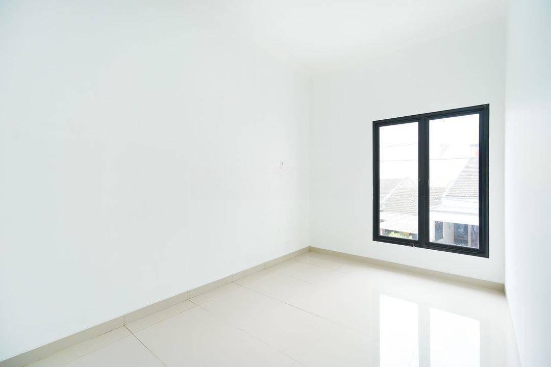 Rumah Siap Huni Semi Furnished dekat Mall dan Sekolah di Tangsel Siap KPR J19654