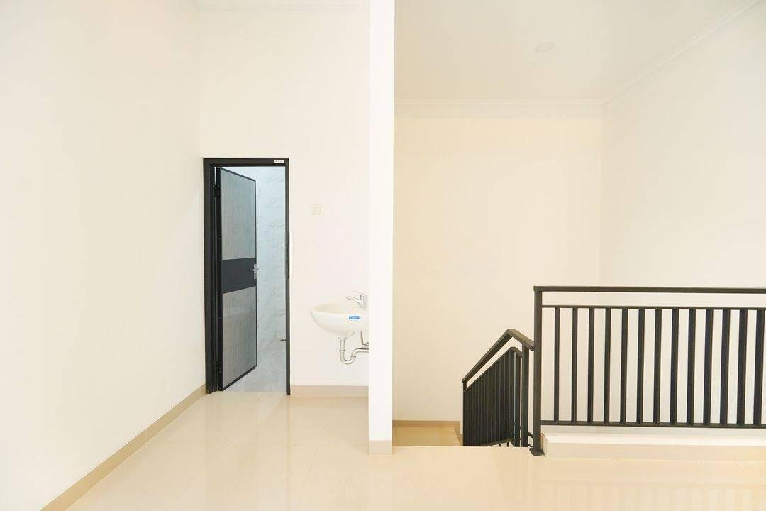 Rumah Siap Huni Semi Furnished dekat Mall dan Sekolah di Tangsel Siap KPR J19654