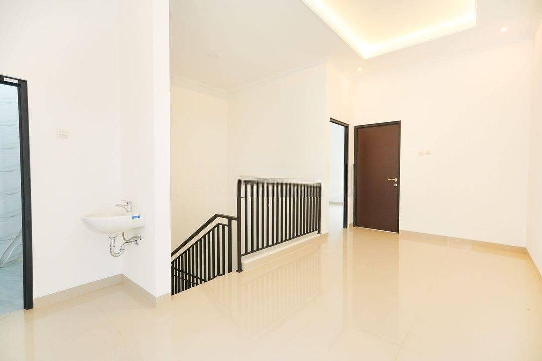 Rumah Siap Huni Semi Furnished dekat Mall dan Sekolah di Tangsel Siap KPR J19654