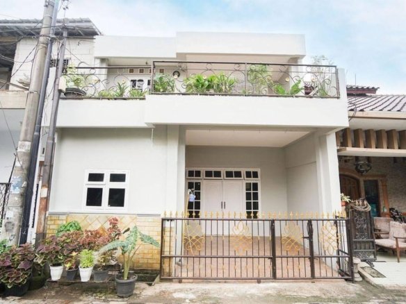 Rumah Cantik 2 Lt Semi Furnished 15 Menit ke Summarecon Mall Serpong Harga Nego J9916
