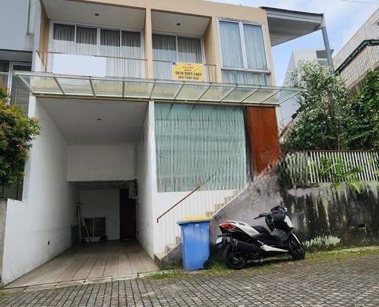 Rumah Minimalis 3 Lantai Furnished di Kemang