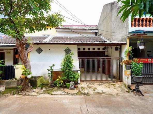 Rumah Seken Terawat 12 Menit ke Pintu Tol Jelupang SHM Hadap Utara J19247