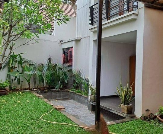 Rumah Cantik Harga Murah Siap Huni Cocok Tempat Tinggal Atau Investasi Lokasi Strategis Dekat Sekolah Dan Perbelanjaan Dan Perkantoran Area Kemang Cipete Jakarta Selatan