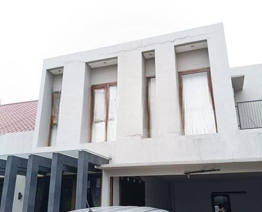 Rumah Mewah Lokasi Strategis di Komplek Deplu Cidodol