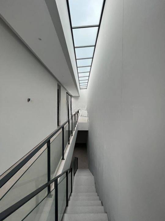 BANGUNAN CAKEP BANGET!! Rumah di Gading Serpong Sektor 7C NEW!