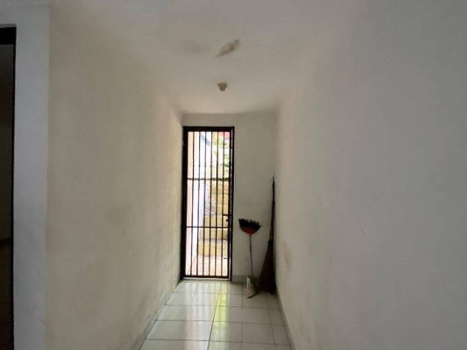 Rumah 2 Lantai 15 Menit ke Terminal Ciputat Gratis Renov Siap Huni J24083