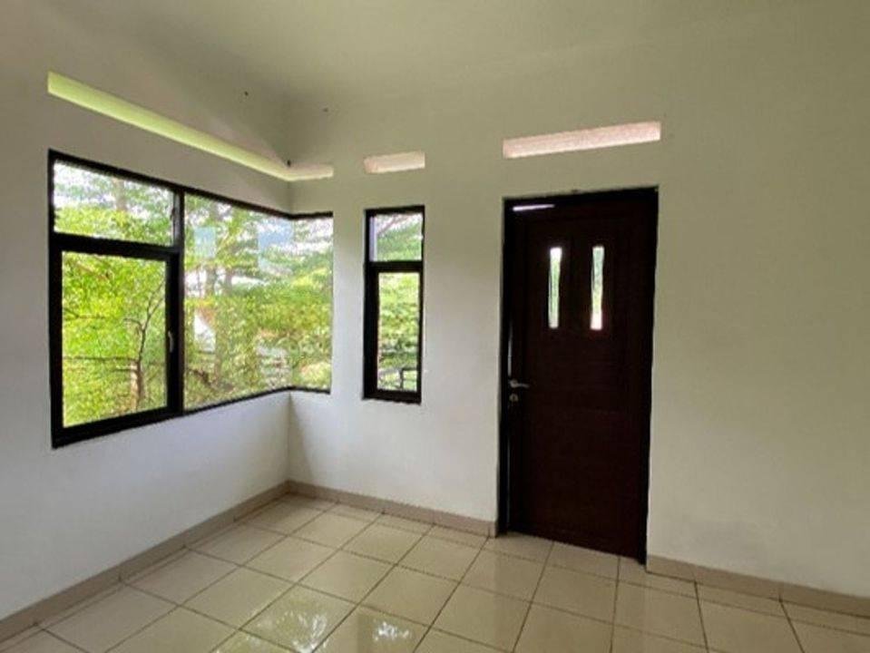 Rumah 2 Lantai 15 Menit ke Terminal Ciputat Gratis Renov Siap Huni J24083