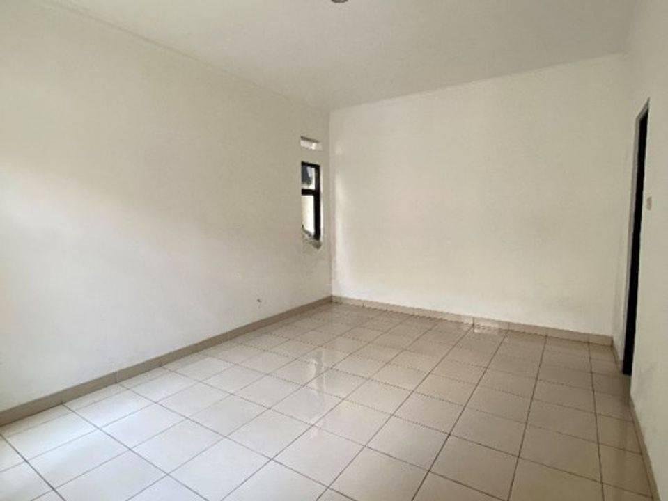 Rumah 2 Lantai 15 Menit ke Terminal Ciputat Gratis Renov Siap Huni J24083