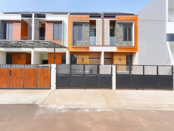 Rumah Hadap Utara 10 Menit ke Stasiun KA Sudimara Baru Direnov Bisa KPR J23138