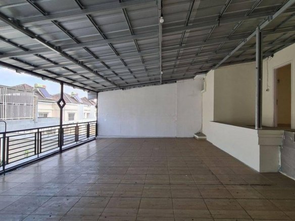 Rumah 3 Lantai 10x25 green lake city sudah renovasi taman besar 26 Rumah 3 Lantai 10x25 green lake city sudah renovasi taman besar Rumah 3 Lantai 10x25 green lake city sudah renovasi taman besar