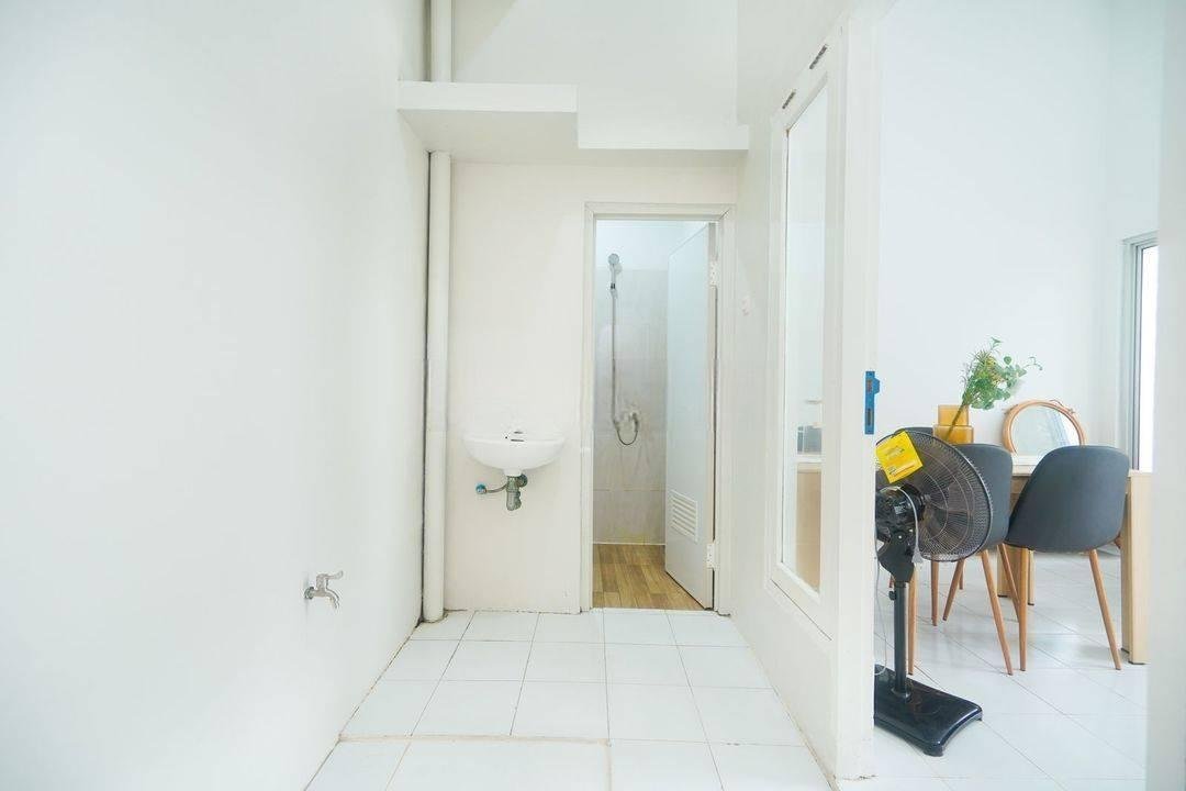 Rumah Cantik Semi Furnished Dibantu KPR dekat The Breeze BSD City Harga Nego J20571