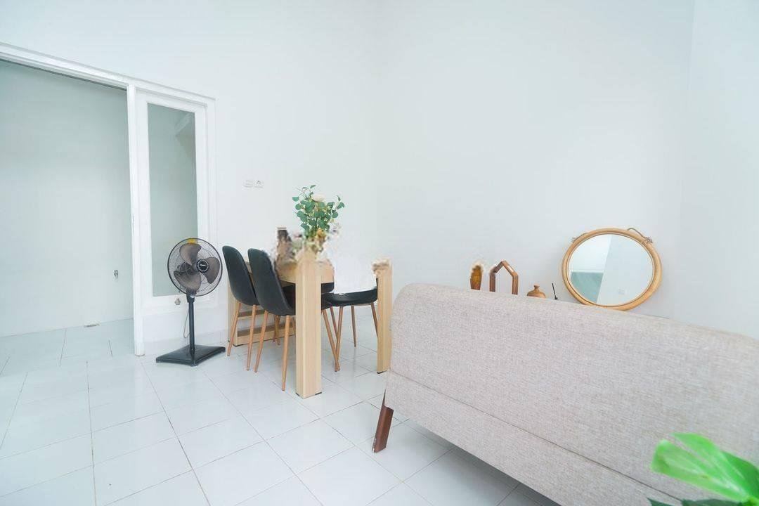 Rumah Cantik Semi Furnished Dibantu KPR dekat The Breeze BSD City Harga Nego J20571