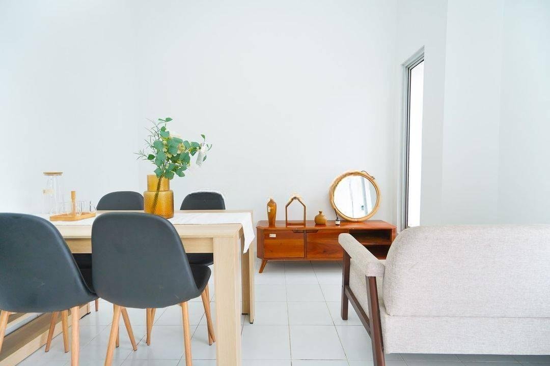 Rumah Cantik Semi Furnished Dibantu KPR dekat The Breeze BSD City Harga Nego J20571