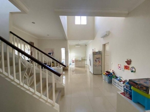 Rumah Bagus hadap danau & taman