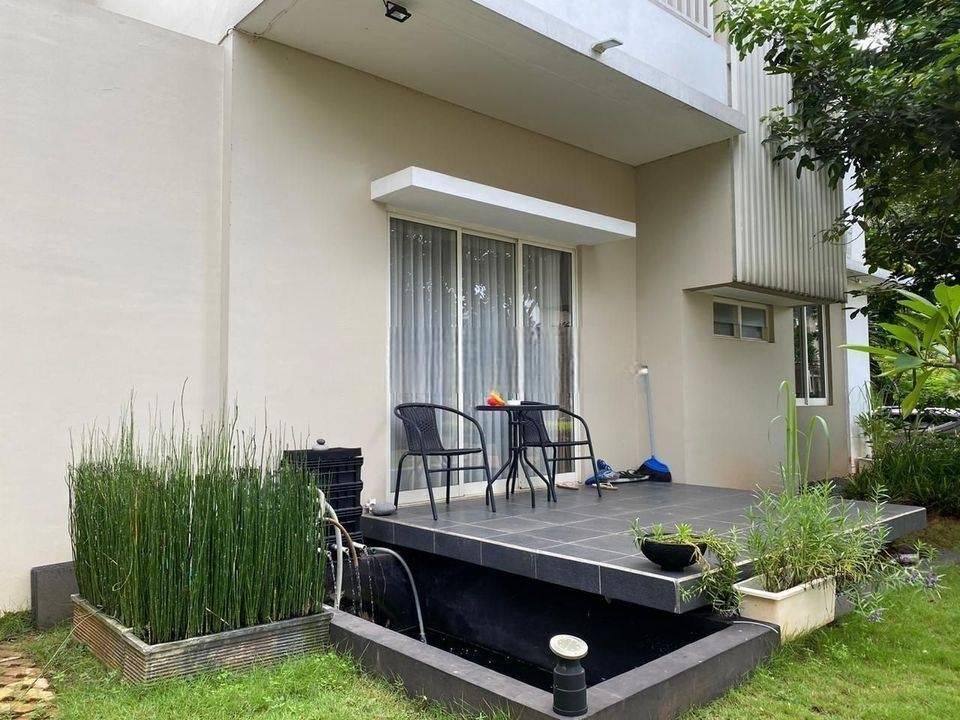 Rumah Bagus hadap danau & taman