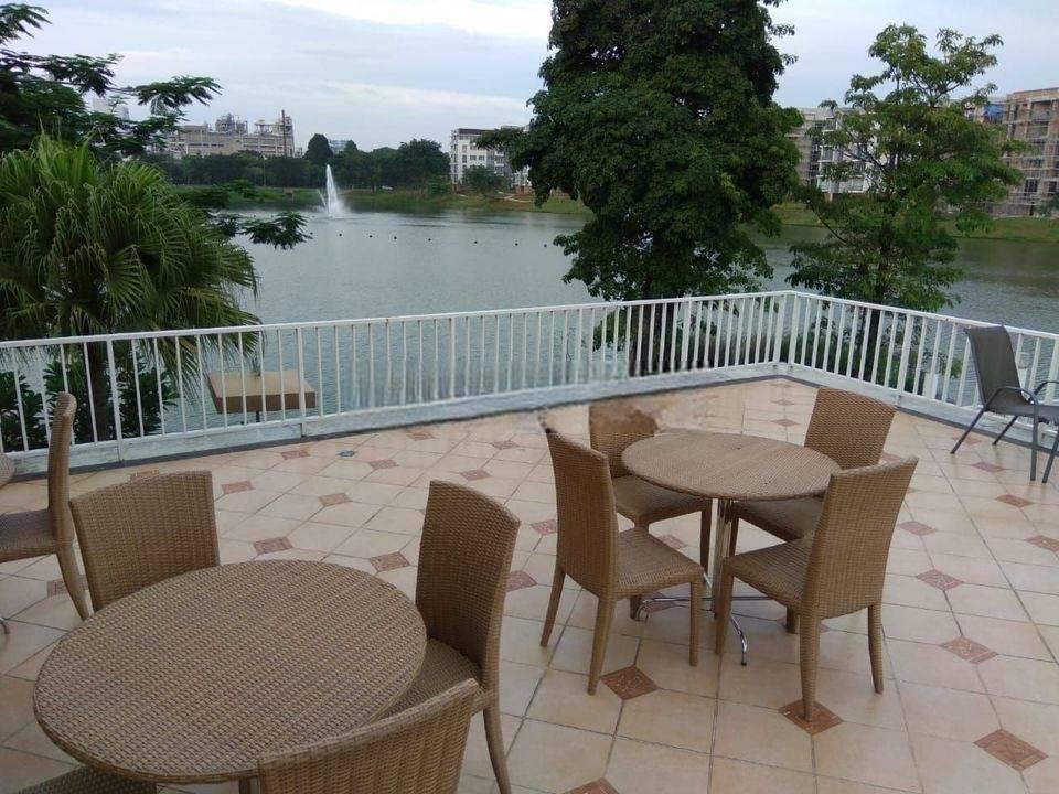 Rumah Bagus hadap danau & taman